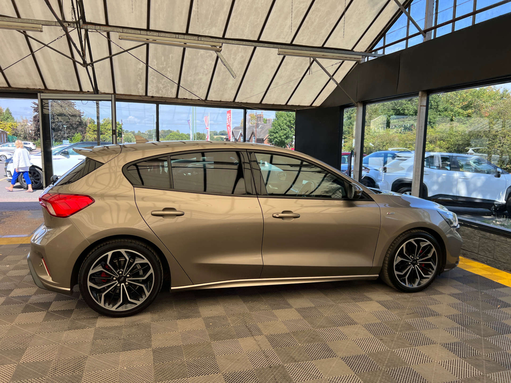 Ford Focus Hatchback CA19UVN Silver #5