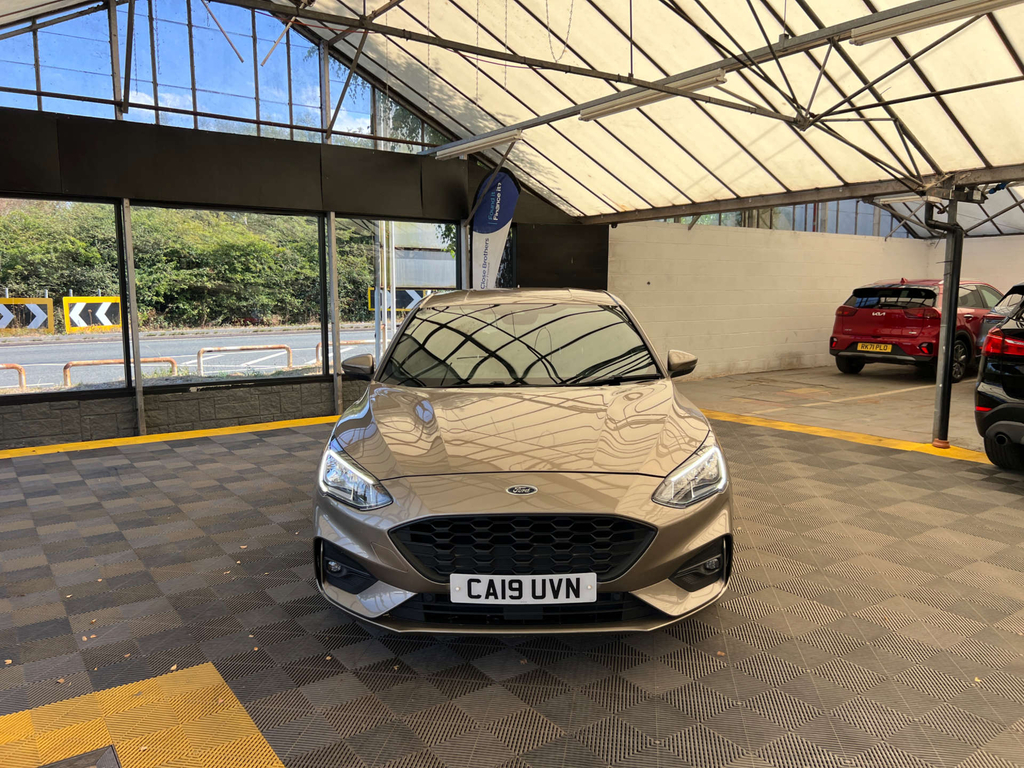 Ford Focus Hatchback CA19UVN Silver #2