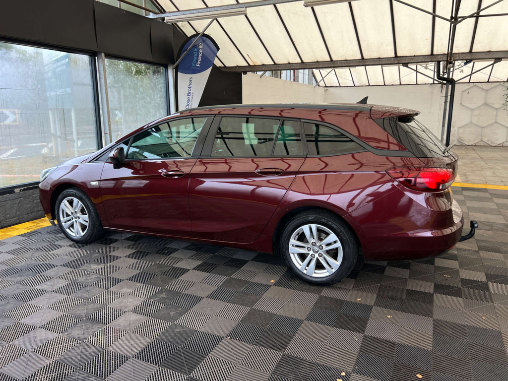 Vauxhall Astra Estate FN18USF Red #4