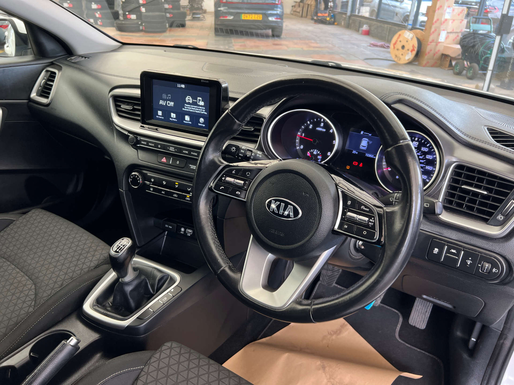 Kia Ceed Hatchback LA19MGU White #5