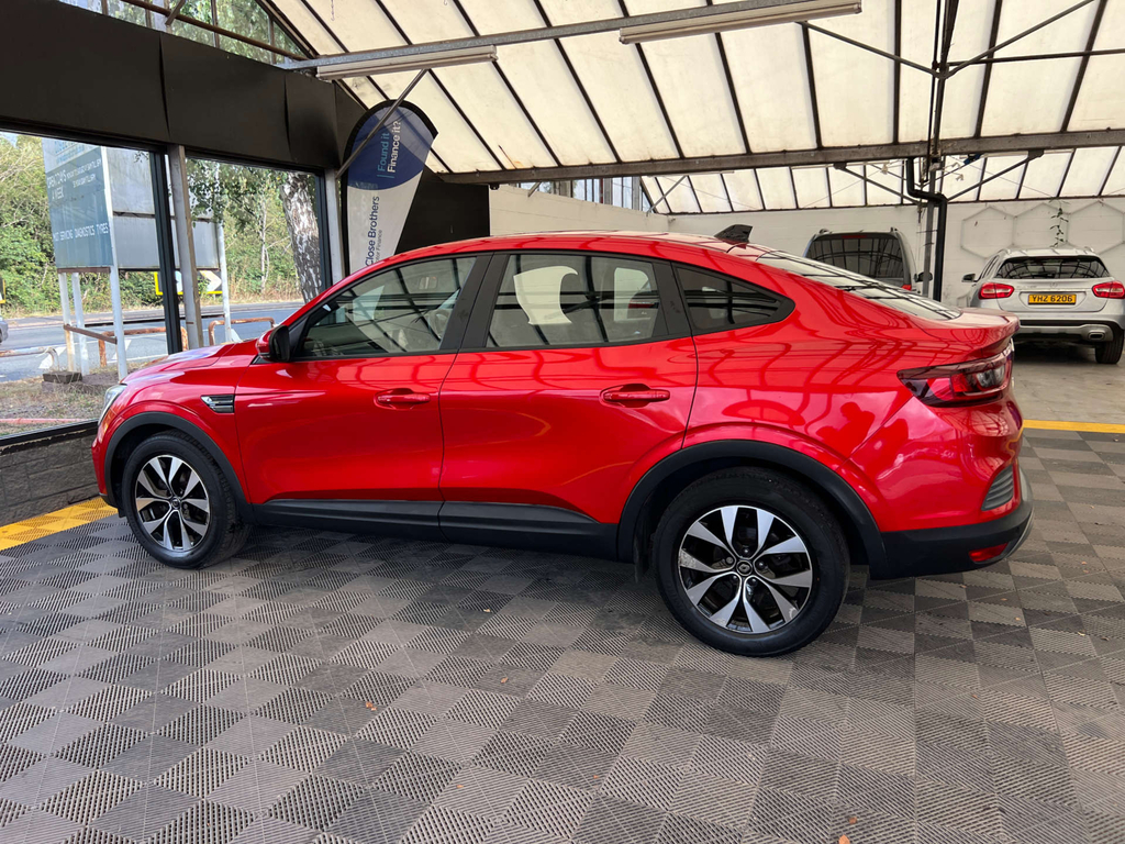 Renault Arkana Suv Red #4
