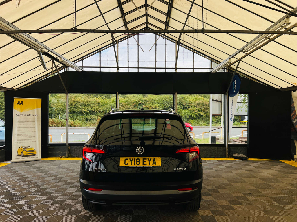 Skoda Karoq Suv Black #6