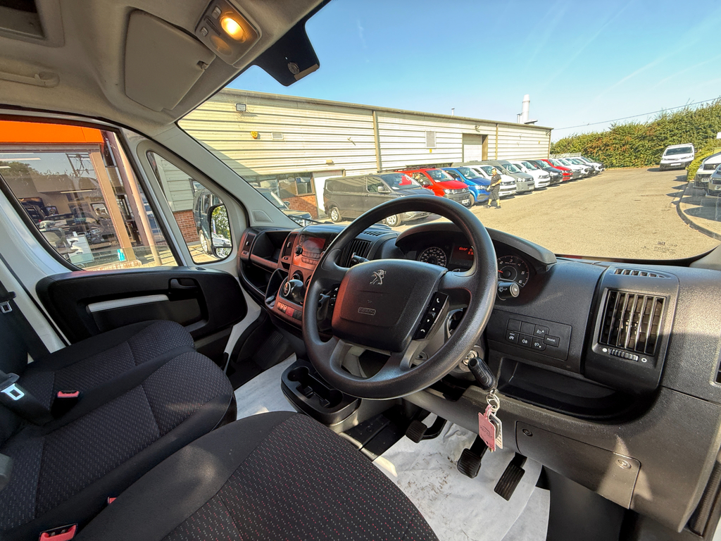 Peugeot Boxer Bluehdi 335 L3 Curtain Side Sleeper Pod Xlwb 4.9M White #5