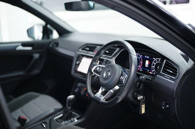 Volkswagen Tiguan 2.0 Tdi Bluemotion Tech R-line Suv Dsg Black