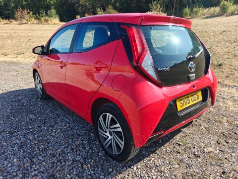 Toyota Aygo Vvt-i X-play X-shift Red #5