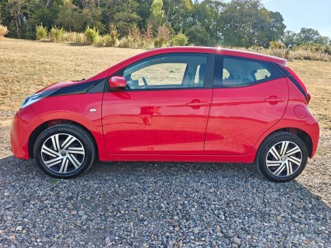 Toyota Aygo Vvt-i X-play X-shift Red #6