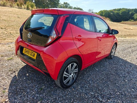 Toyota Aygo Vvt-i X-play X-shift Red #3