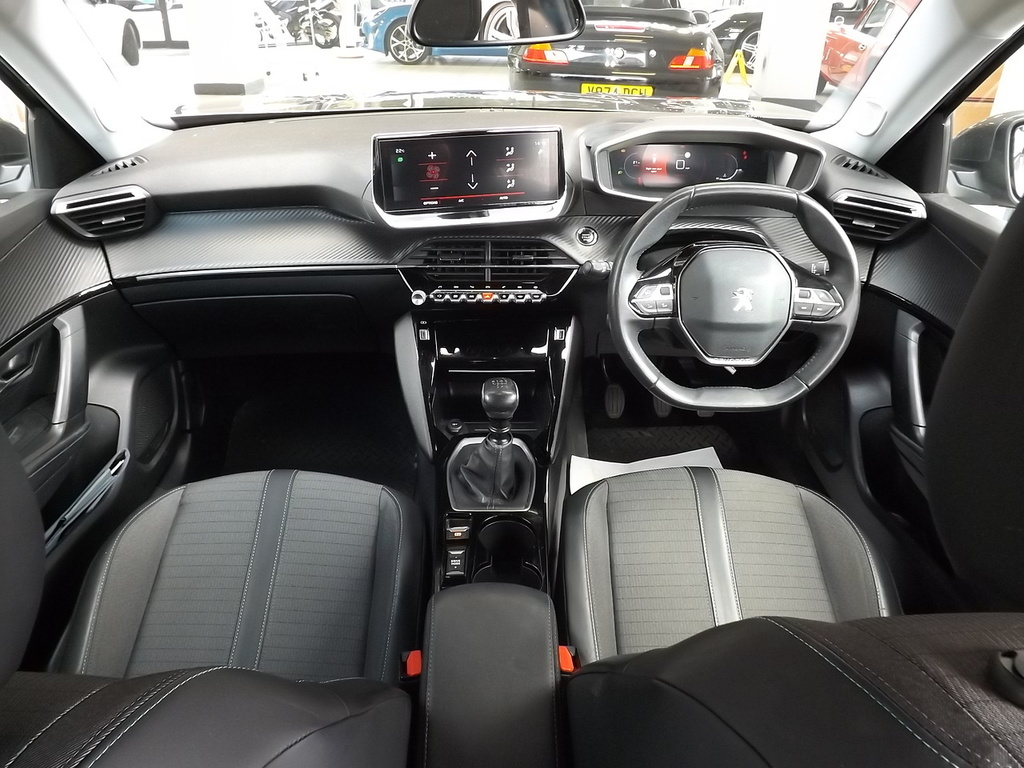 Peugeot 2008 Puretech Allure Premium Grey #5