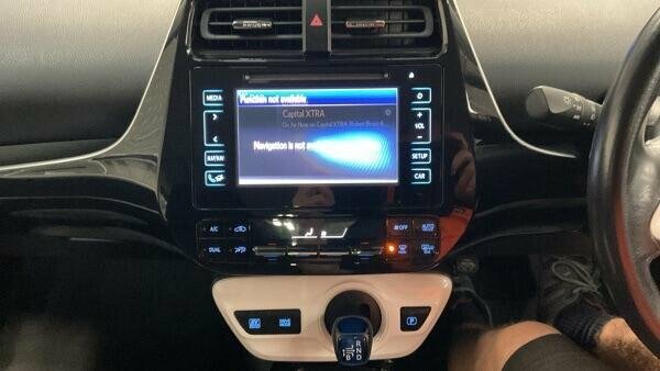 Toyota Prius Vvt-h Business Edition Cvt White #6