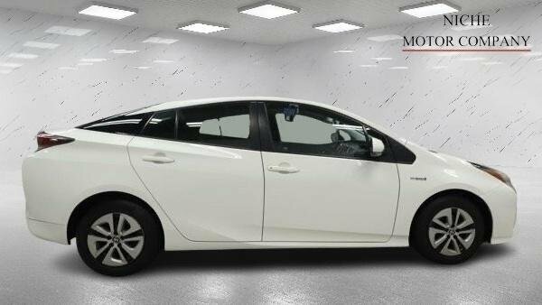 Toyota Prius Hatchback #9