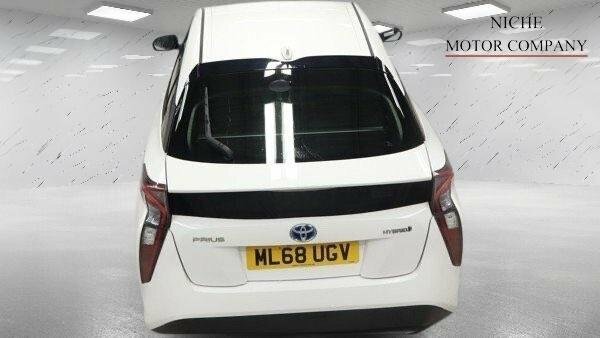 Toyota Prius Hatchback #11