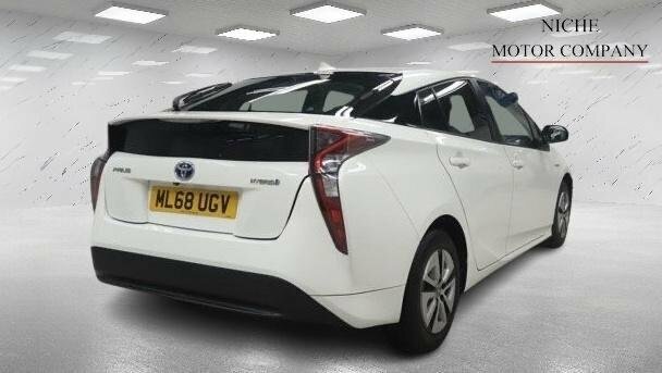 Toyota Prius Vvt-h Business Edition Cvt White #4