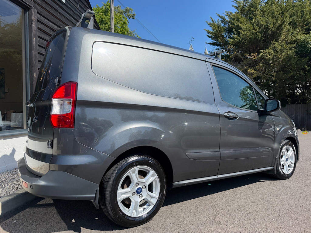 Ford Transit Courier 1.5 Tdci Limited L1 Euro 6 Grey #4