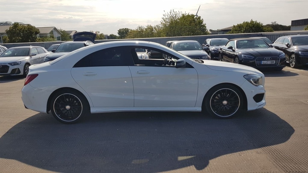 Mercedes-Benz CLA Class Cla 220 Cdi Amg Sport Tip Night Pack White #6