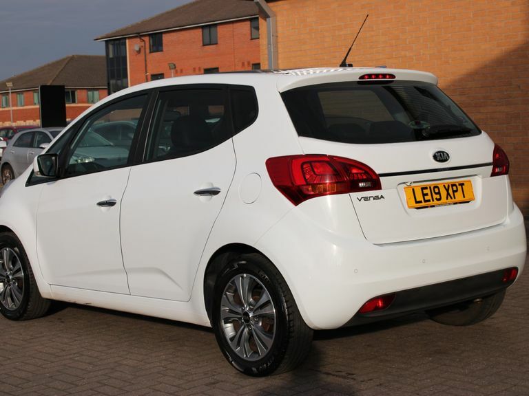 Kia Venga 1.6 4 6 White #5