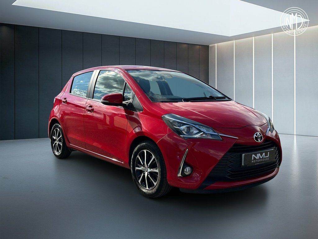 Toyota Yaris 2018 1.5 Vvt-i Icon Tech Euro 6 Red