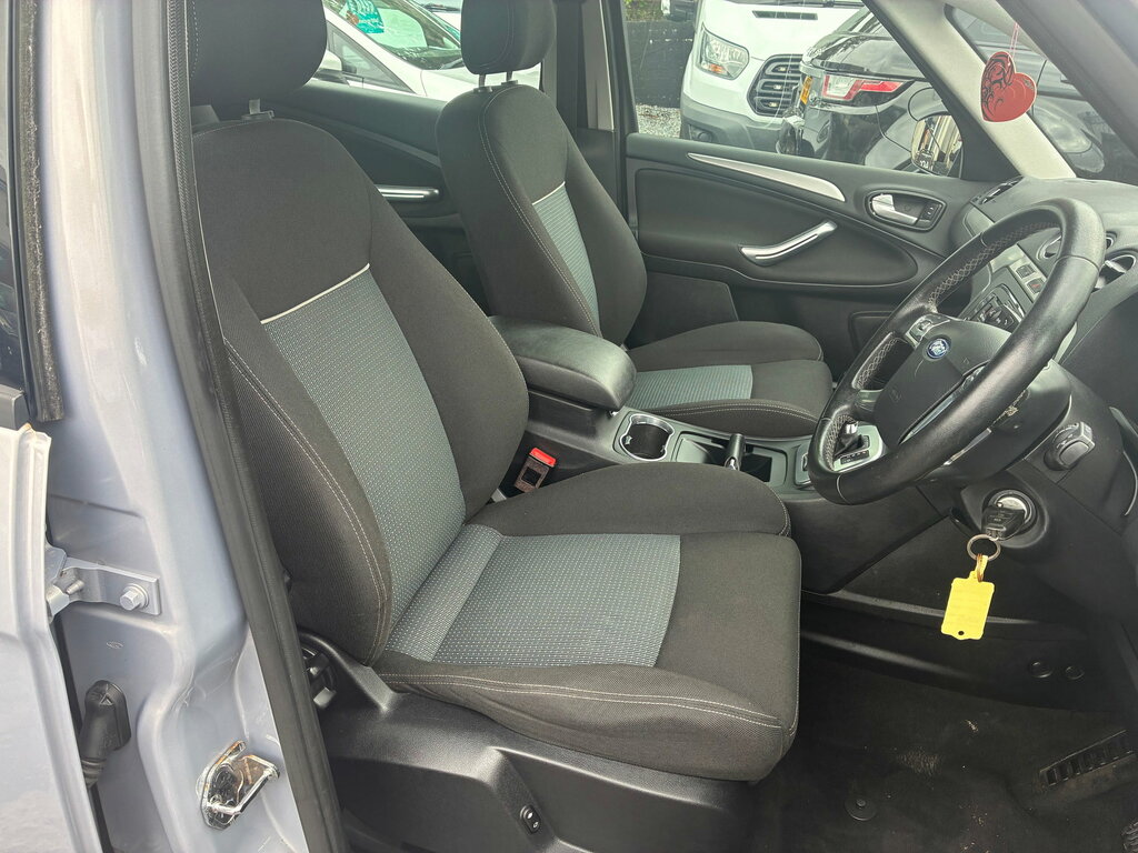 Ford S-Max  White #11