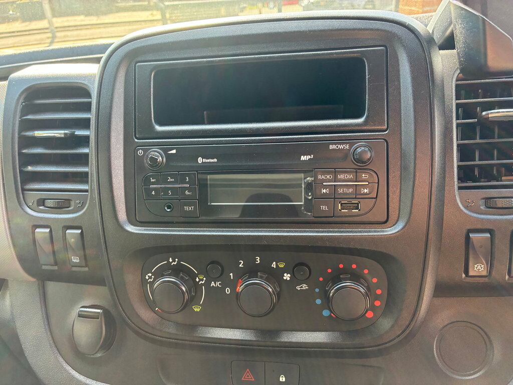 Renault Trafic Diesel White #15