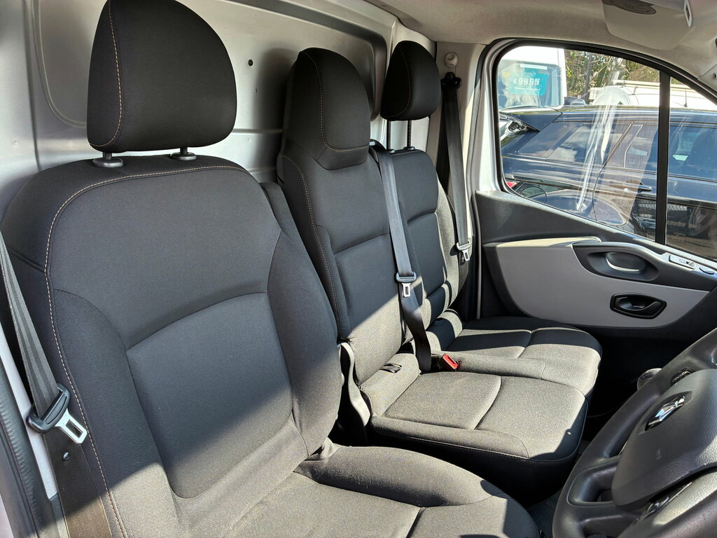 Renault Trafic Diesel White #20