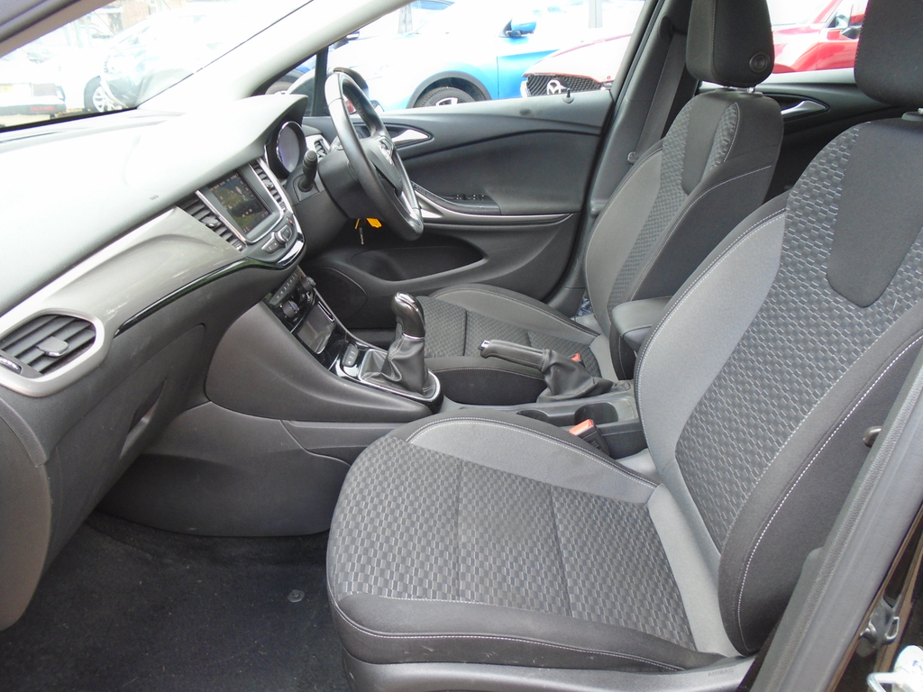 Vauxhall Astra Hatchback Red #19