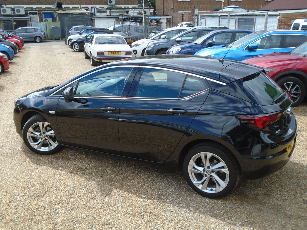 Vauxhall Astra Hatchback Red #10