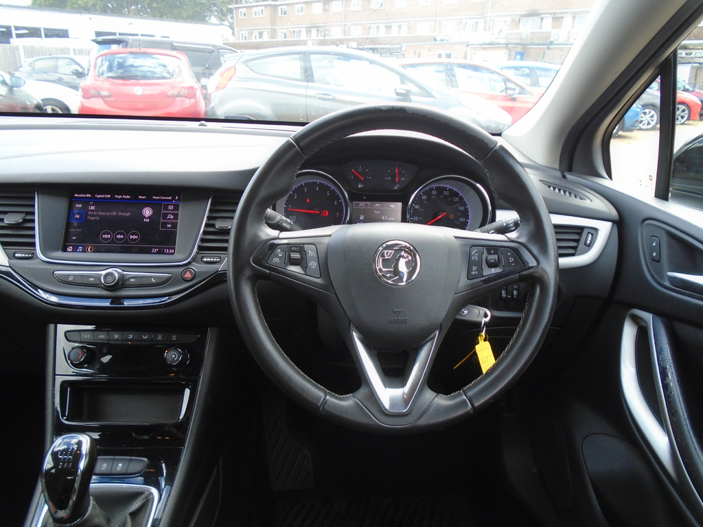 Vauxhall Astra Hatchback Red #13