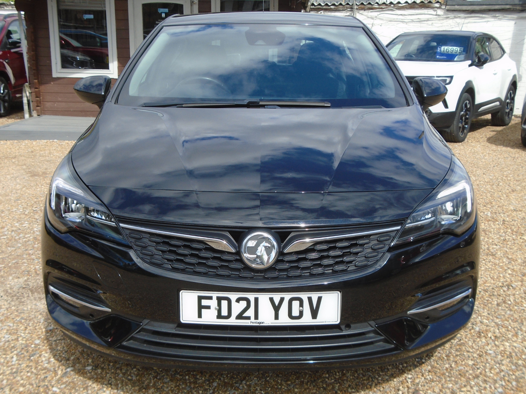 Vauxhall Astra Hatchback Red #7