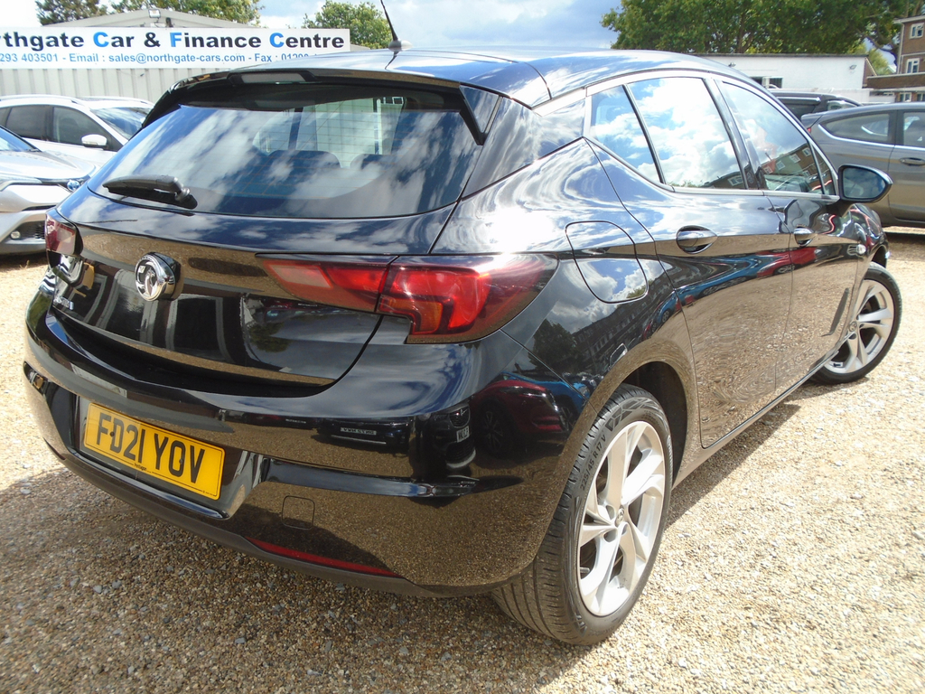 Vauxhall Astra Hatchback Red #9