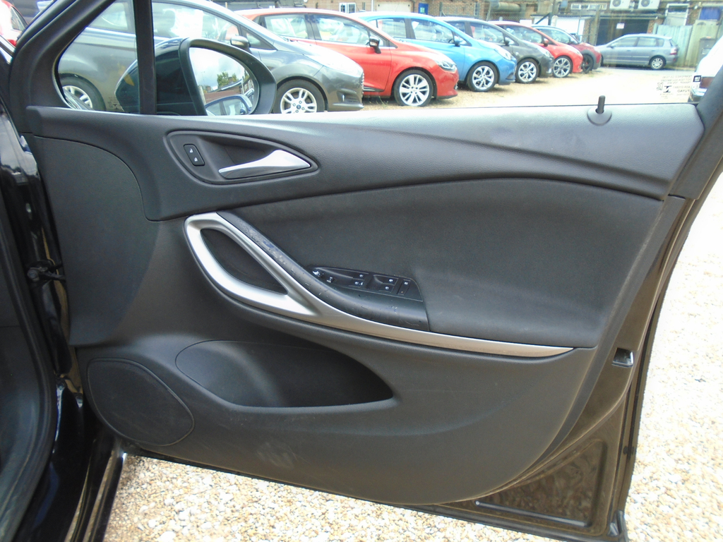 Vauxhall Astra Hatchback Red #12