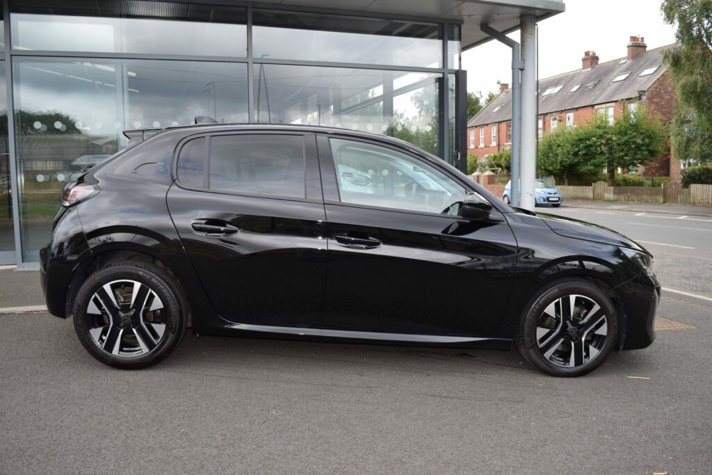 Peugeot 208 1.2 Puretech Allure Black #2