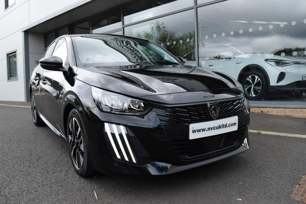 Peugeot 208 1.2 Puretech Allure Black #3