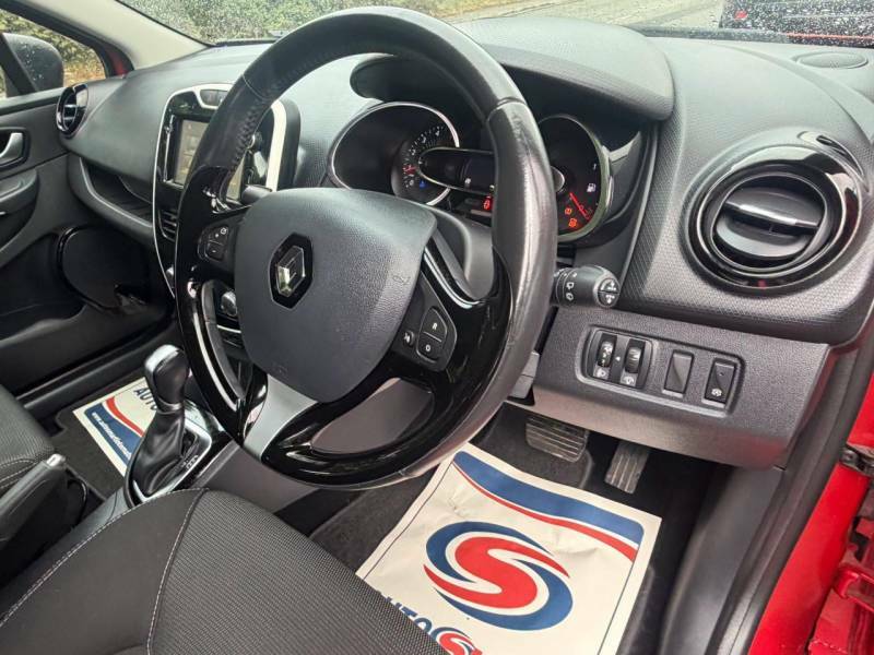 Renault Clio Hatchback Red #10