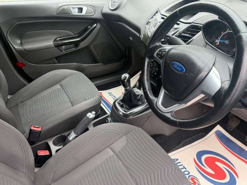 Ford Fiesta Studio Red #11