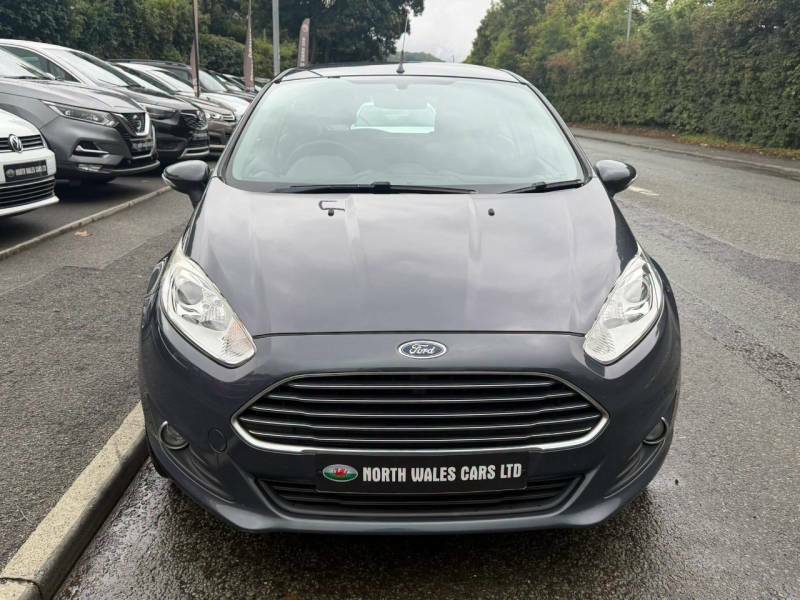Ford Fiesta Studio Red #8