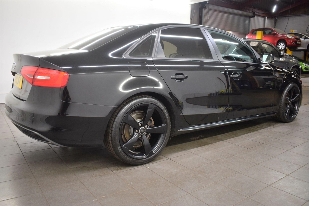 Audi A4 2.0 Tdi Black Edition Euro 5 Ss Black #2