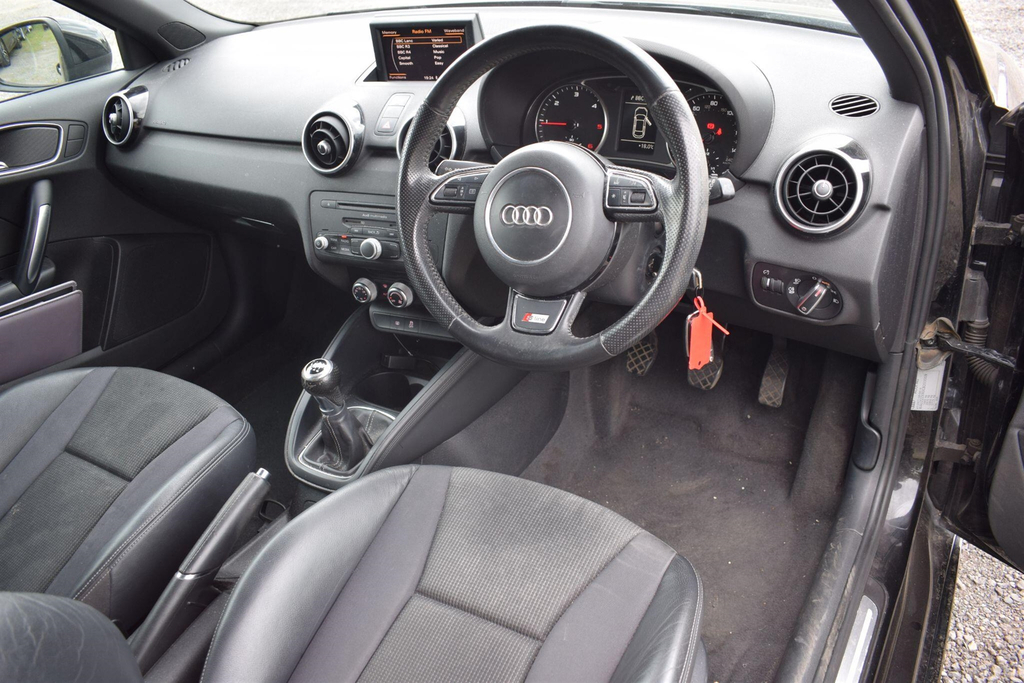 Audi A1 2.0 Tdi Black Edition Euro 5 Ss Black #3