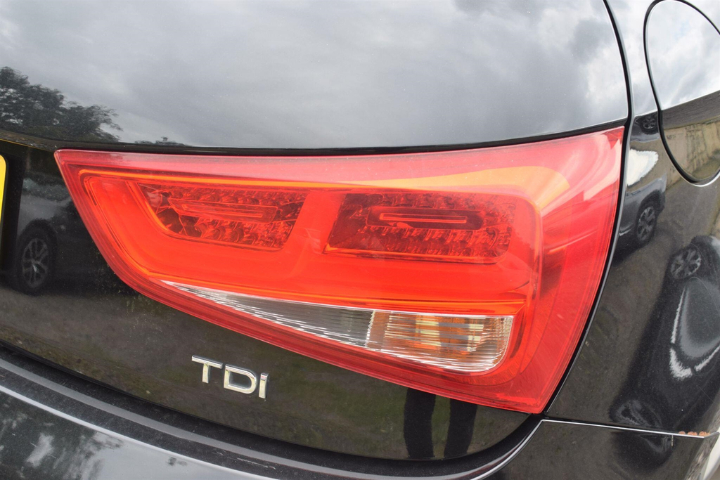 Audi A1 2.0 Tdi Black Edition Euro 5 Ss Black #6
