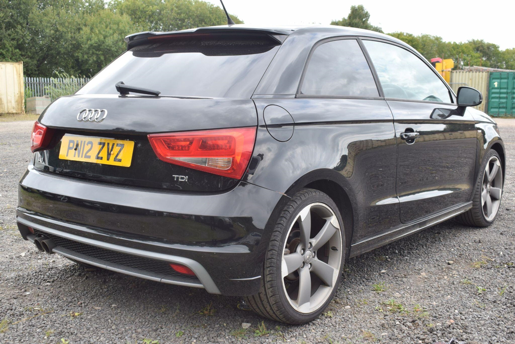 Audi A1 2.0 Tdi Black Edition Euro 5 Ss Black #2