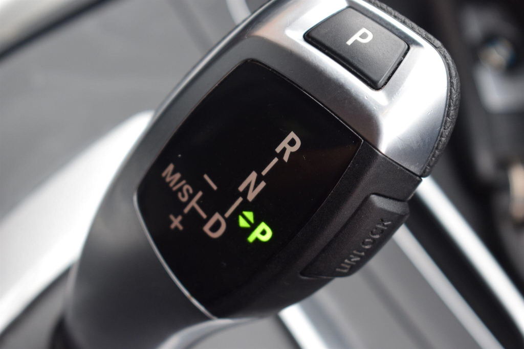 BMW 1 Series Hatchback Black #31