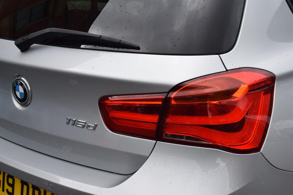 BMW 1 Series Hatchback Black #14
