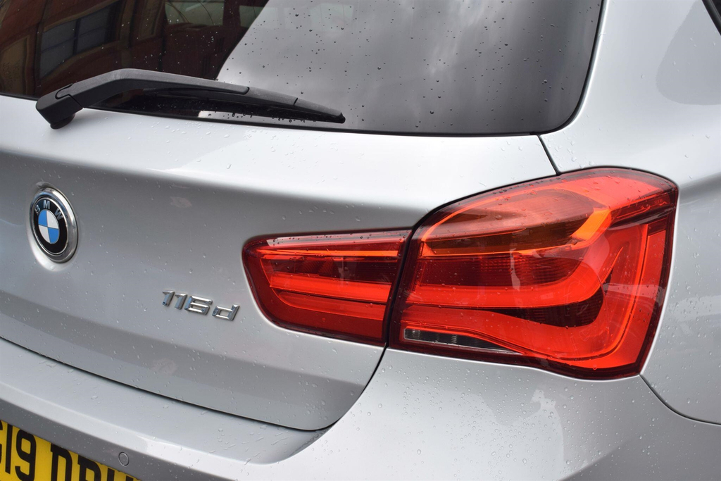 BMW 1 Series Hatchback Black #10