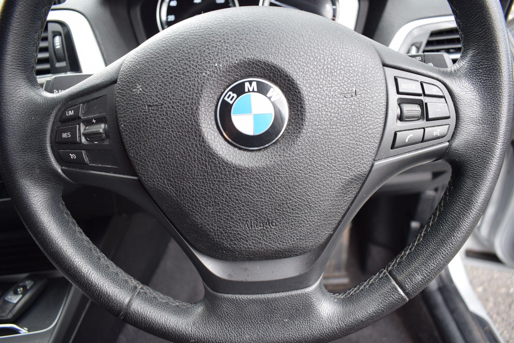BMW 1 Series Hatchback Black #36