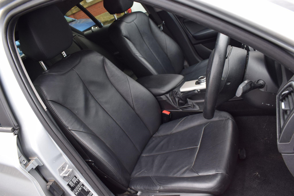 BMW 1 Series Hatchback Black #18