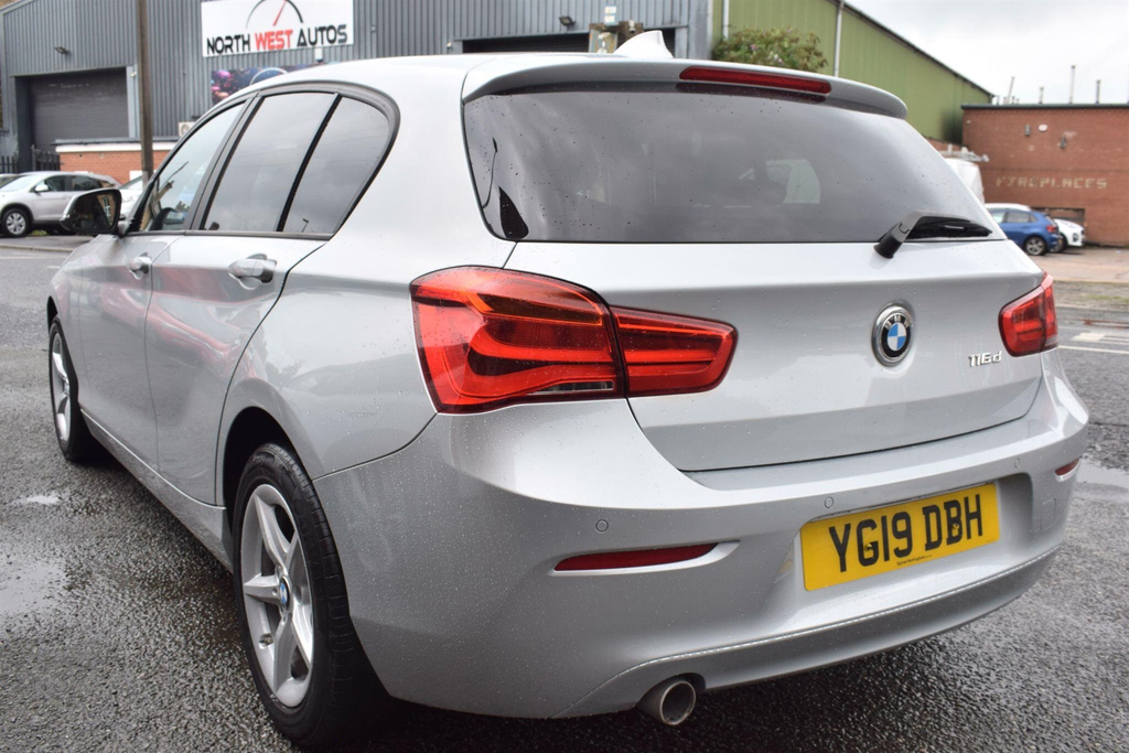 BMW 1 Series Hatchback Black #7