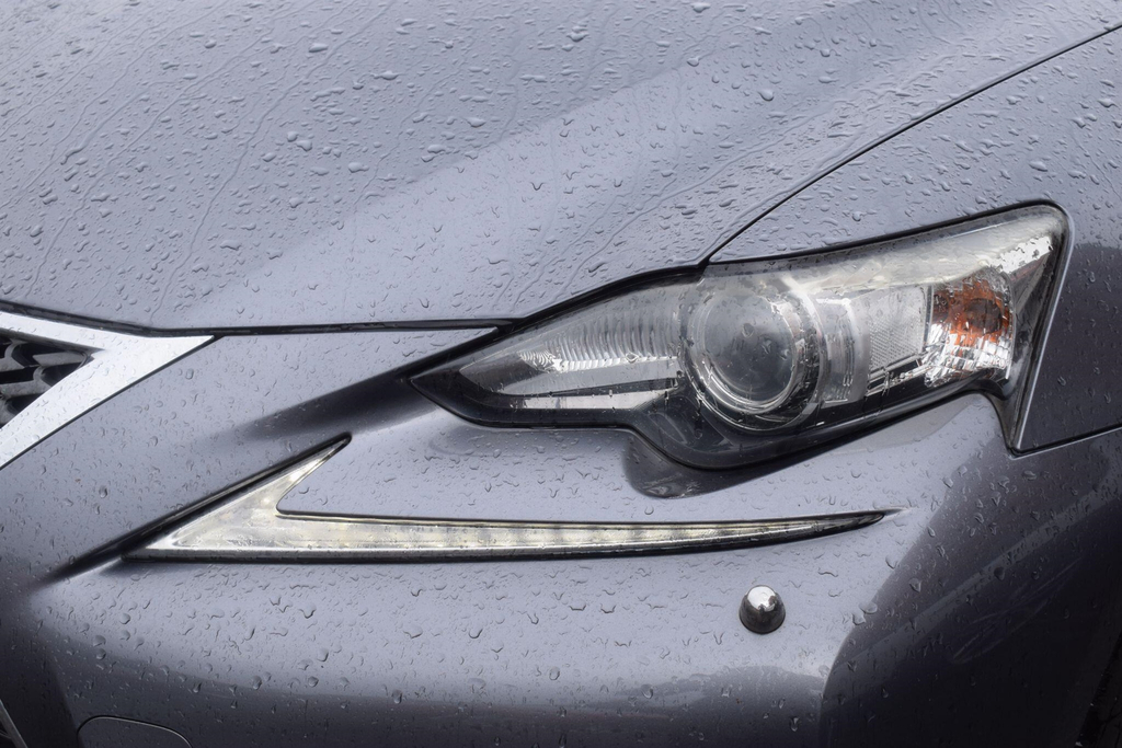 Lexus IS Hybrid White #21
