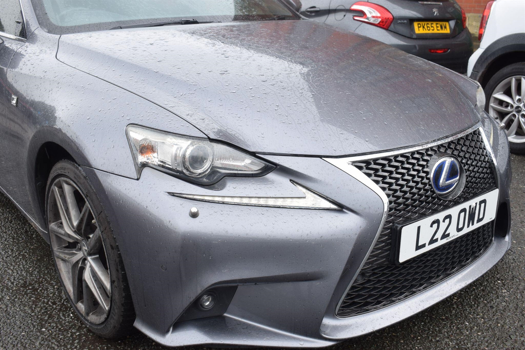 Lexus IS Hybrid White #20