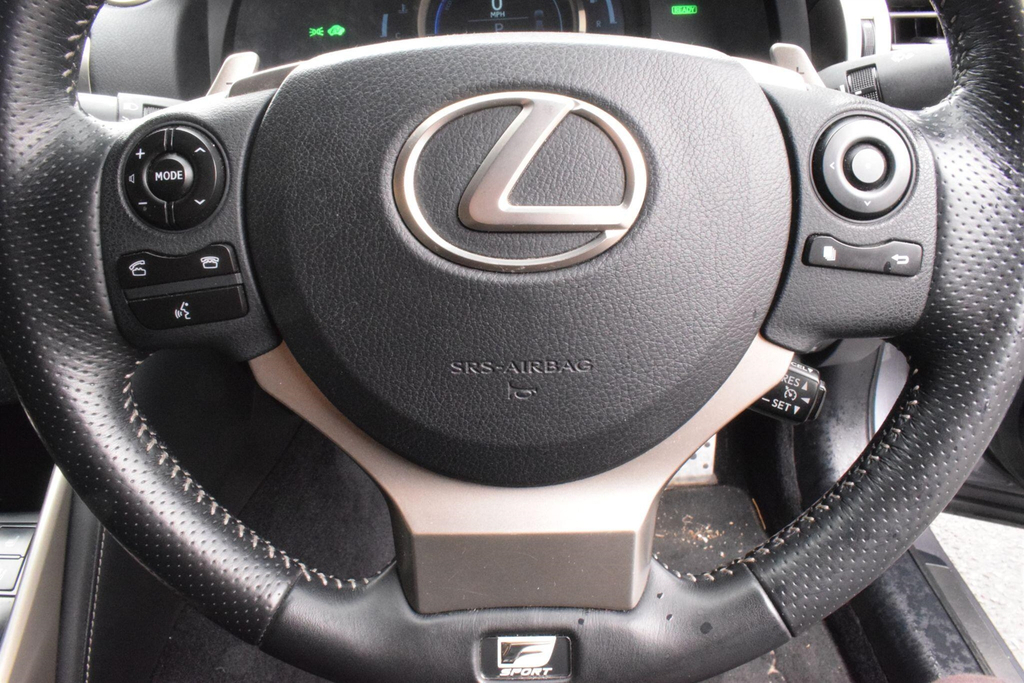 Lexus IS Hybrid White #48