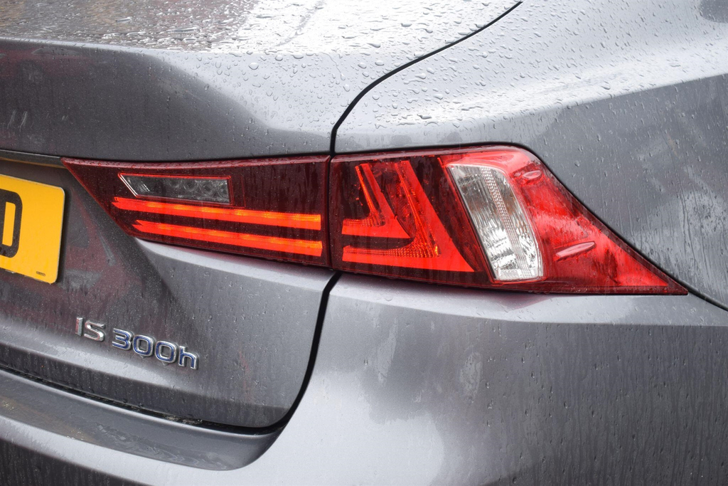 Lexus IS Hybrid White #17