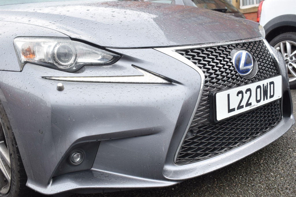 Lexus IS Hybrid White #10