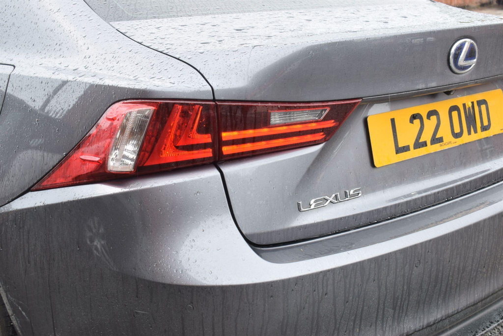 Lexus IS Hybrid White #14